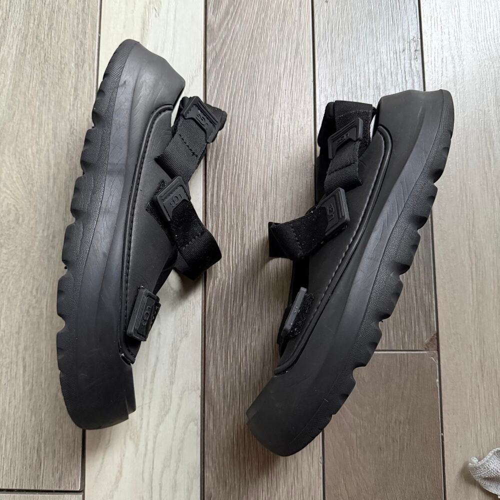 Ugg black sport yeah platform